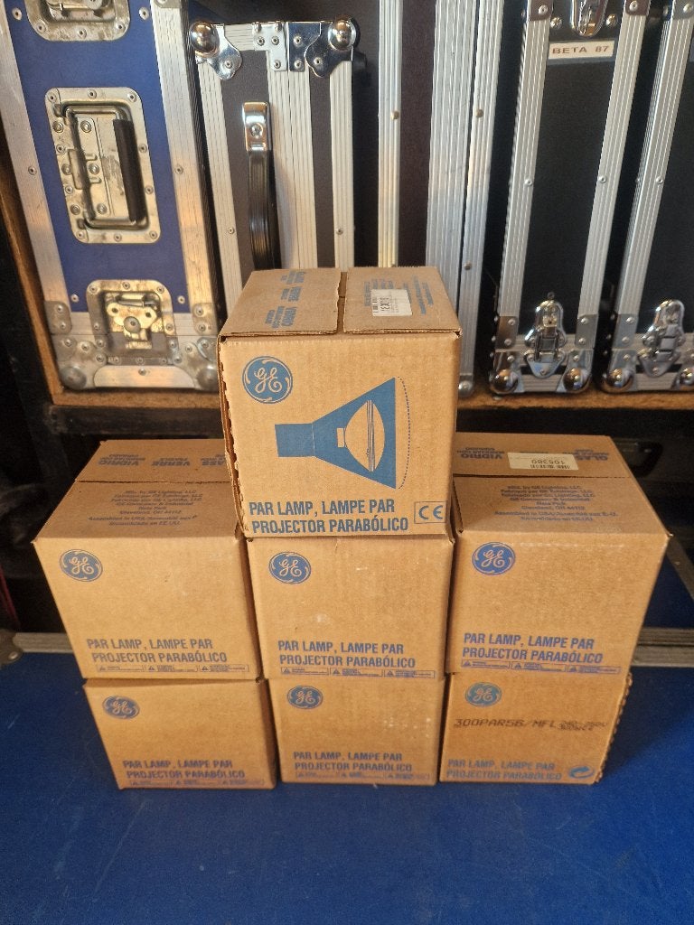 Set van 8 bij 56. 300w op truss-poten/7 reservelampen, Muziek en Instrumenten, Ophalen, Zo goed als nieuw, Licht, Kleur