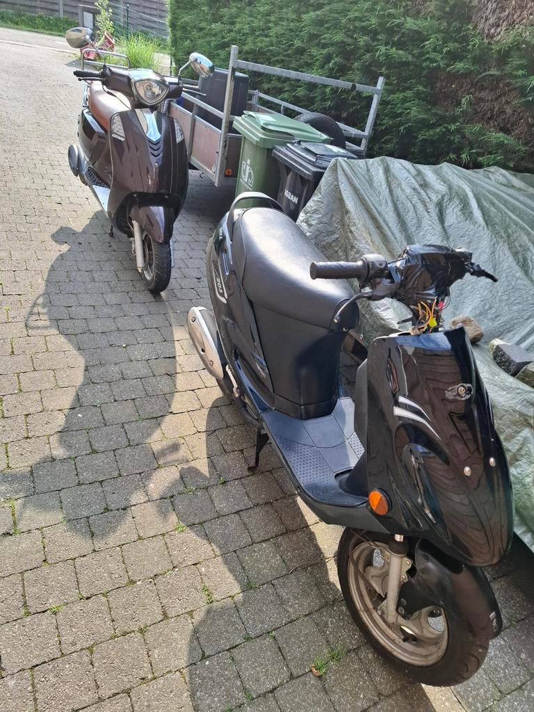 2 beunscooters a&b klasse, Fietsen en Brommers, Ophalen