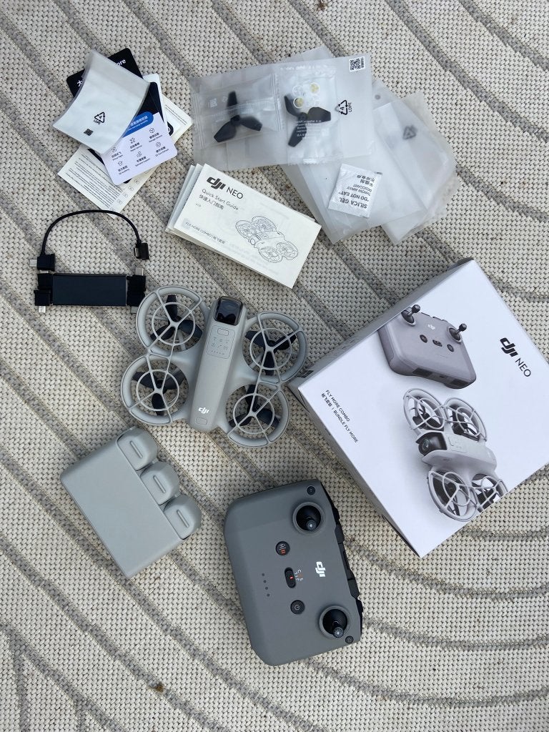 DJI Neo Fly More Combo – zeer goede staat, TV, Hi-fi & Vidéo, Drones, Drone avec caméra, Enlèvement ou Envoi, Moins de 250 g, Qualité supérieure