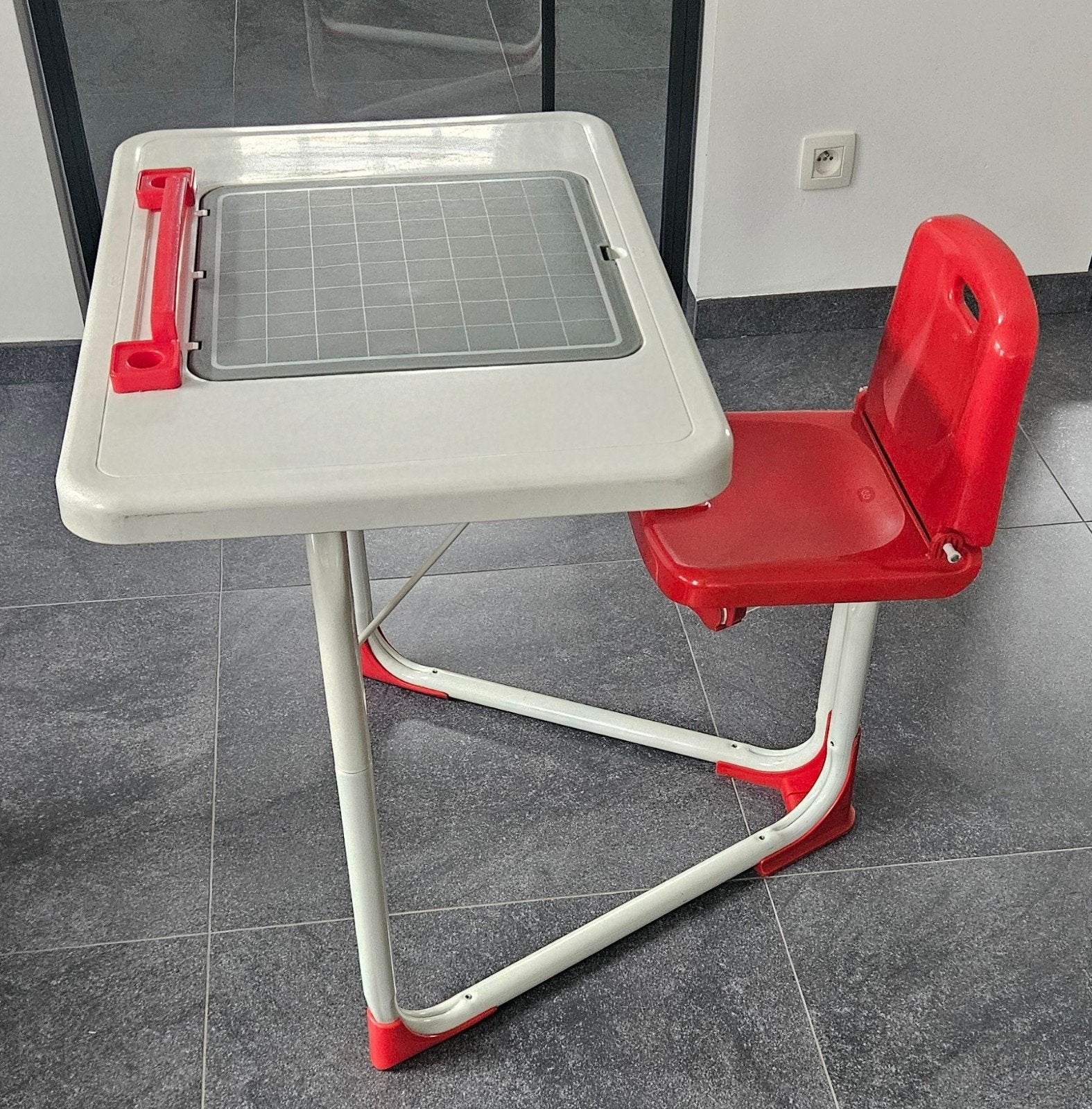 Bureel voor kinderen, Ophalen, Zo goed als nieuw, Tafel(s) en Stoel(en)