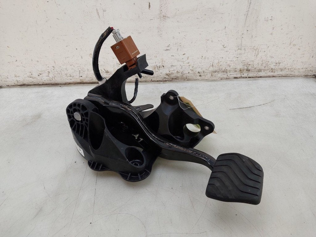 PEDALE DE FREIN ABS Ariya (FE0) (|5MP0A54011|465015MP0A|), Germany@nissan-services.eu, Kronenweg 38
50389  Wesseling, DE, Utilisé