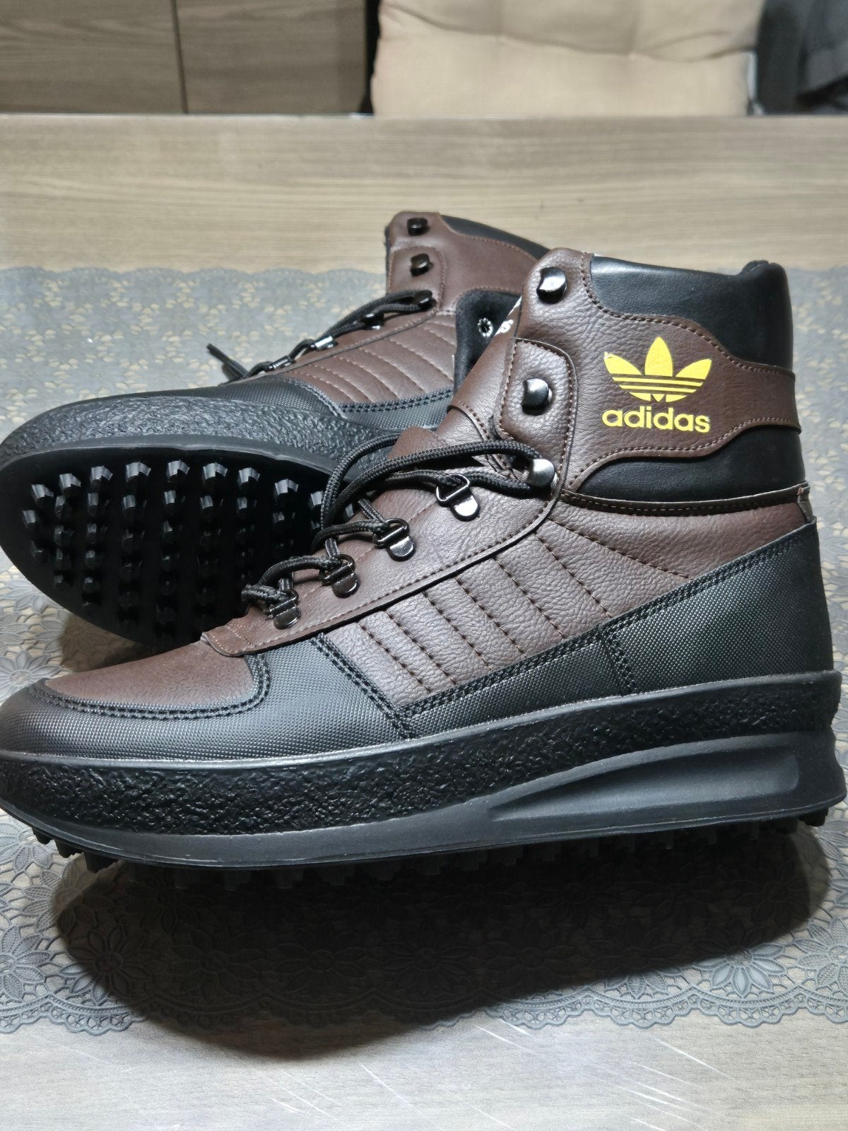 Nieuwe Adidas enkellaars sportschoenen maat 44, Kleding | Heren, Ophalen of Verzenden, Sportschoenen