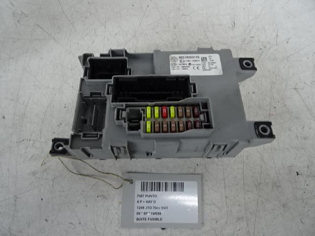BOITIER FUSIBLES Fiat Grande Punto (199) (00518263170), Utilisé, Fiat