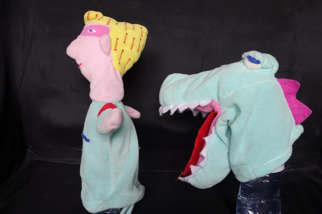 2 handpoppen Ikea mannetje en krokodil, Gebruikt, Overige typen, Ophalen of Verzenden, Middelgroot (20 tot 80 cm)