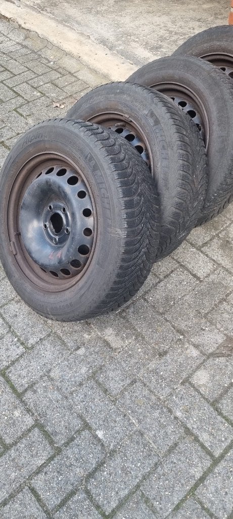 Pneu d'hiver Michelin 205/60R16, Autos : Pièces & Accessoires, Pneus hiver, 16 pouces, Véhicule de tourisme, 205 mm