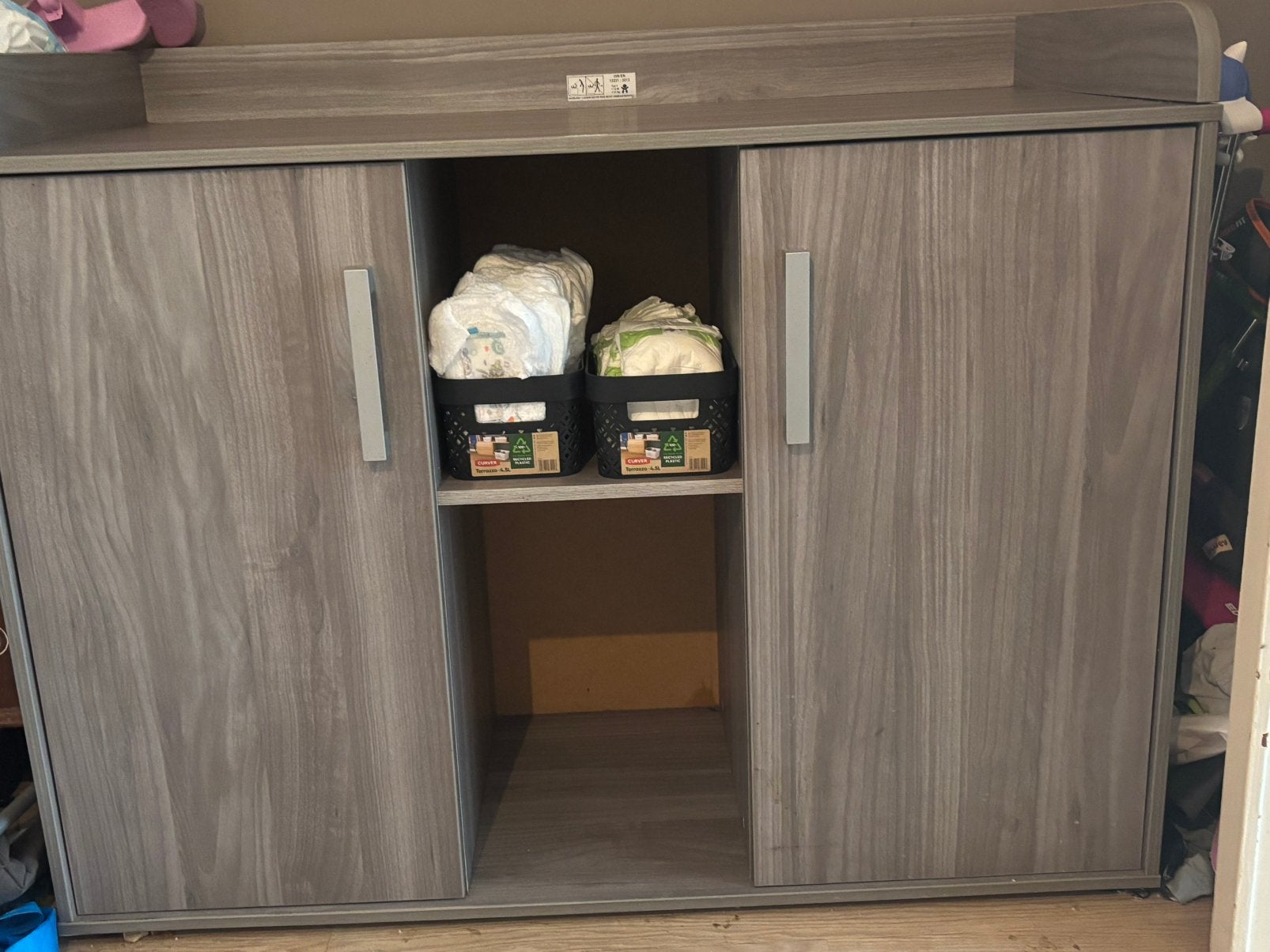 Grijze commode, Ophalen, 100 cm of meer, Zo goed als nieuw, 90 tot 105 cm