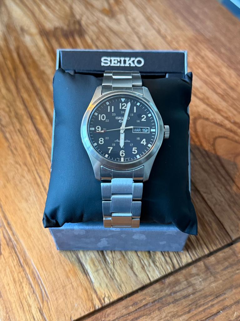 Seiko 5 Sports Automatic Field SRPG29K1, Bijoux, Sacs & Beauté, Montres | Hommes, Seiko, Enlèvement ou Envoi, Acier, Acier
