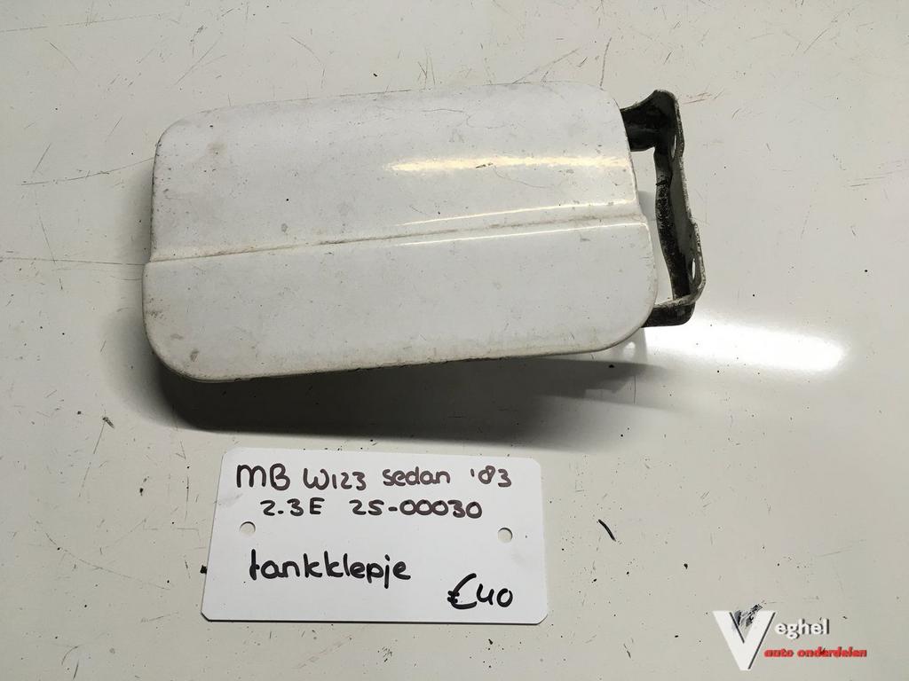 Mercedes W123 Sedan 2.3 1983 Wagennr 2500030  Tankklep, Auto-onderdelen, Gebruikt, -, Deur, -