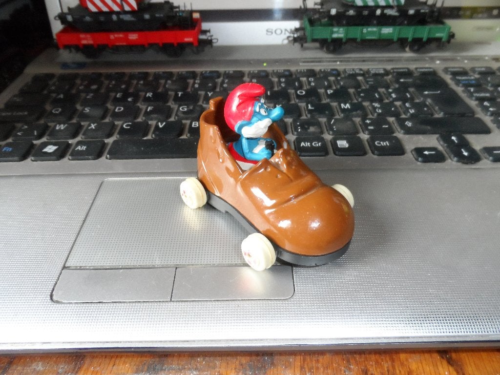 ESCI i Puffi 1983 - Peyo-smurf in een auto..., Ophalen of Verzenden, Zo goed als nieuw, Grote Smurf, Poppetje, Figuurtje of Knuffel