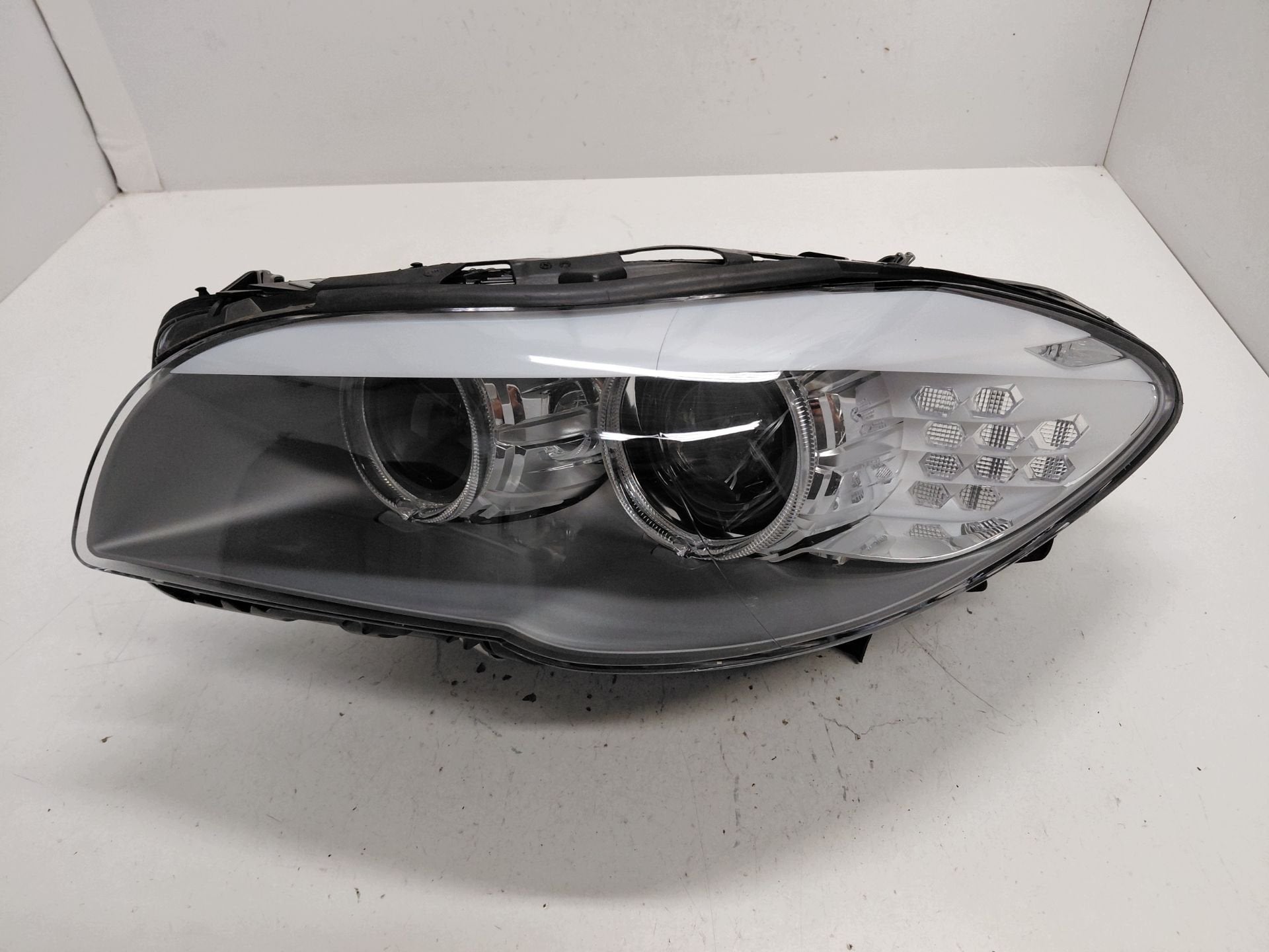 BMW F10 Achterlicht Links 7271911, Petuelring 130
80788  Munich, DE, Gebruikt, Info@bmw.de, BMW