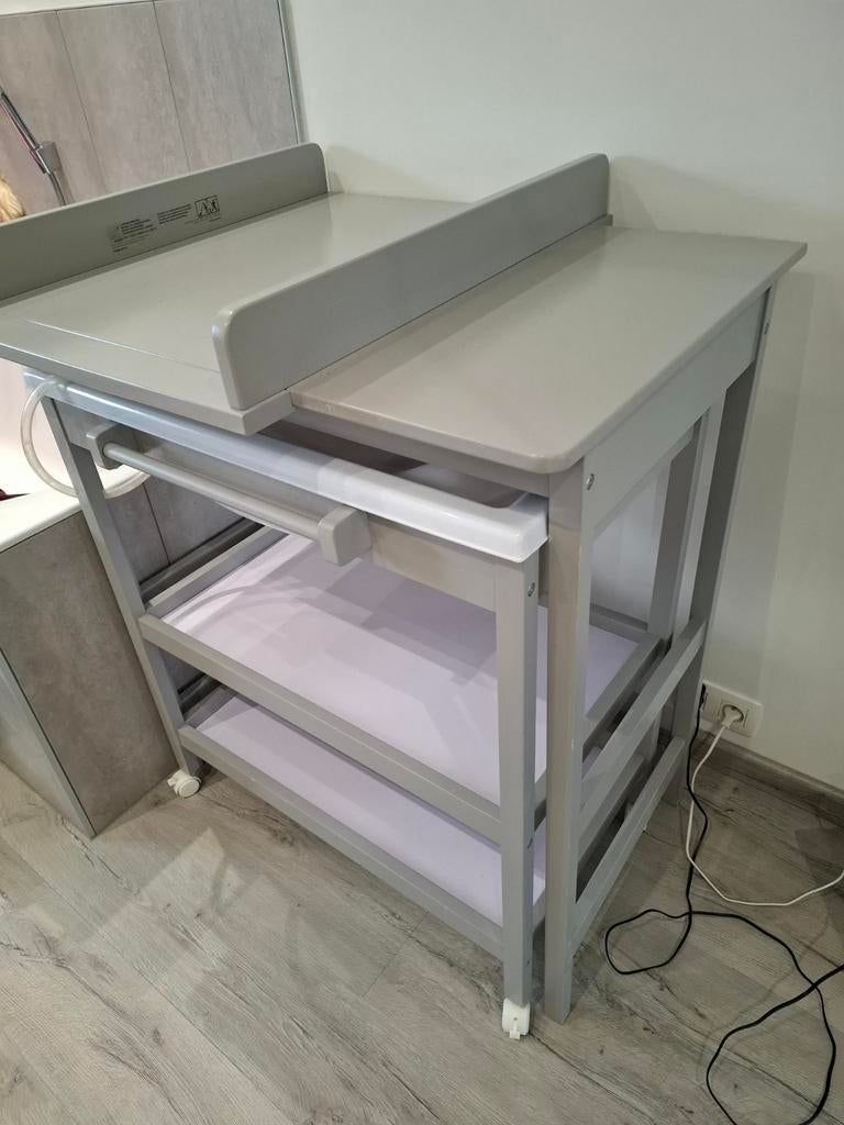 Chambre à coucher et baignoire table à langer, Enfants & Bébés, Armoire