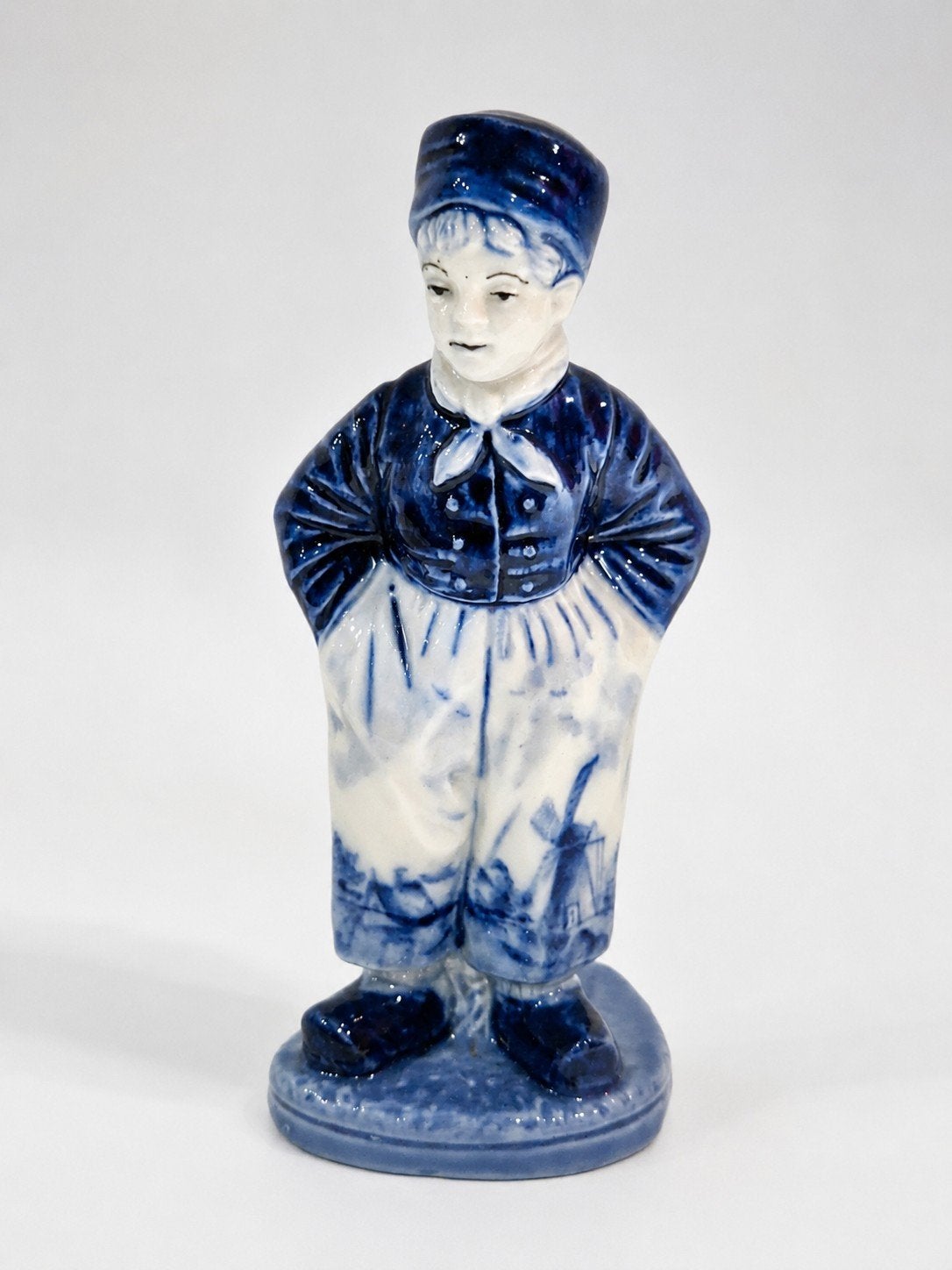 Figurine en céramique de style bleu de Delft garçon en costu, Enlèvement ou Envoi