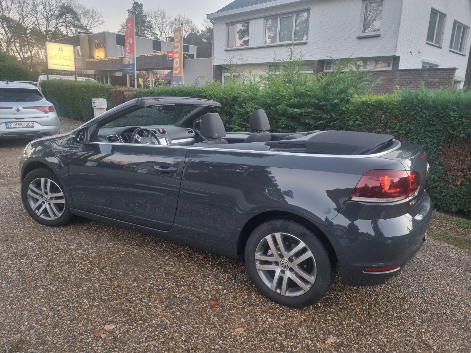 VW Golf 6 Cabrio 1.6CRTDI en parfait état, Autos, Entreprise, Cabriolet, Noir, 2 portes