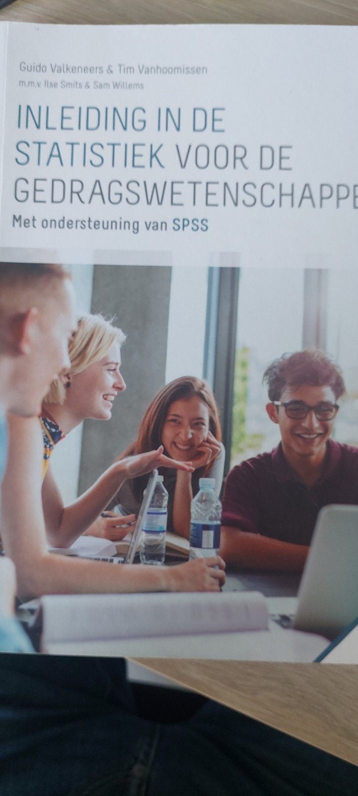 Inleiding in de statistiek voor de gedragswetenschappen, Enlèvement ou Envoi, Tim Vanhoomissen; Guido Valkeneers