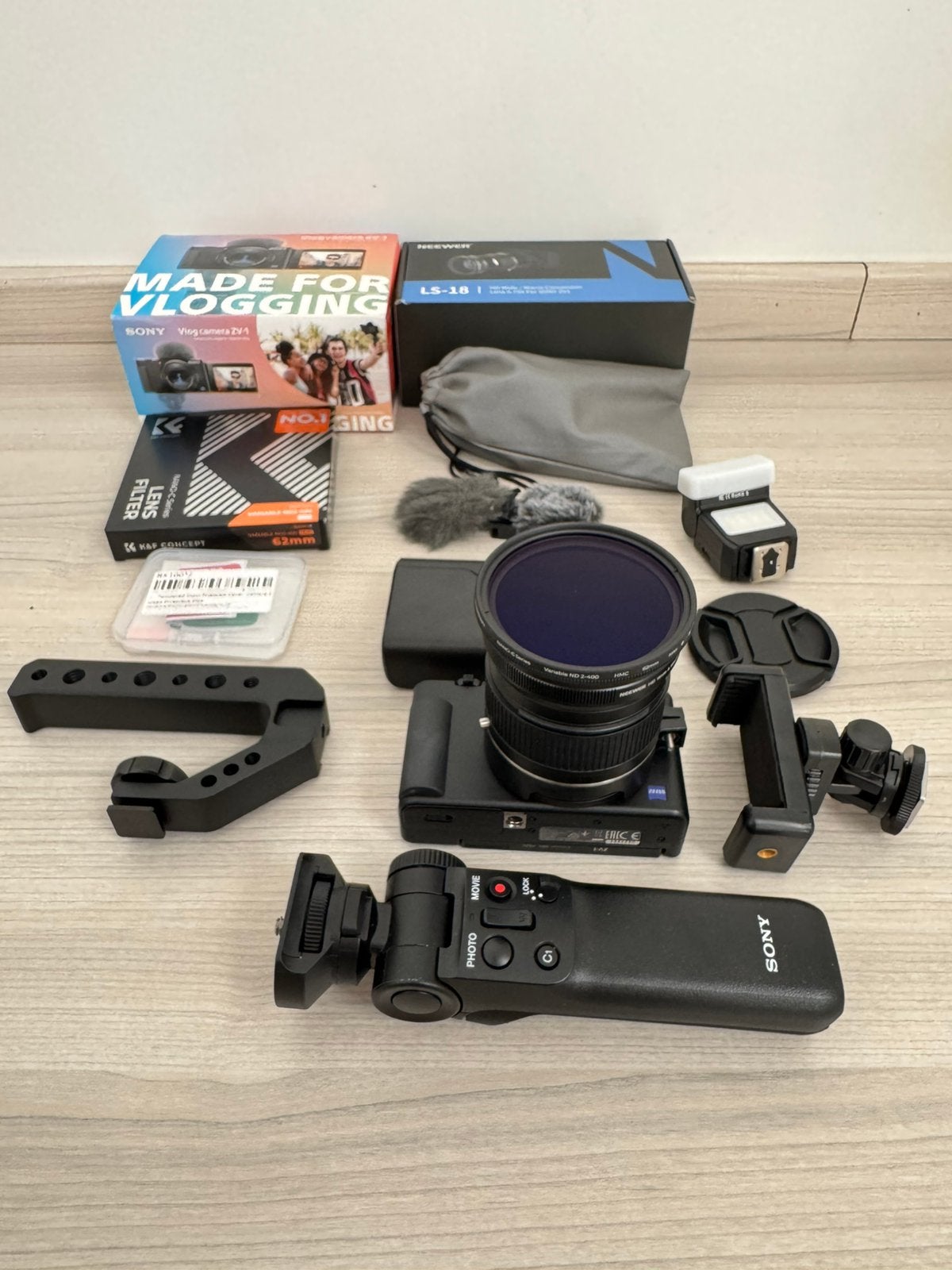Sony ZV-1 Vlogcamera - Creator Bundel - Zo Goed Als Nieuw, TV, Hi-fi & Vidéo, Caméscopes numériques, Carte mémoire, Caméra, Comme neuf