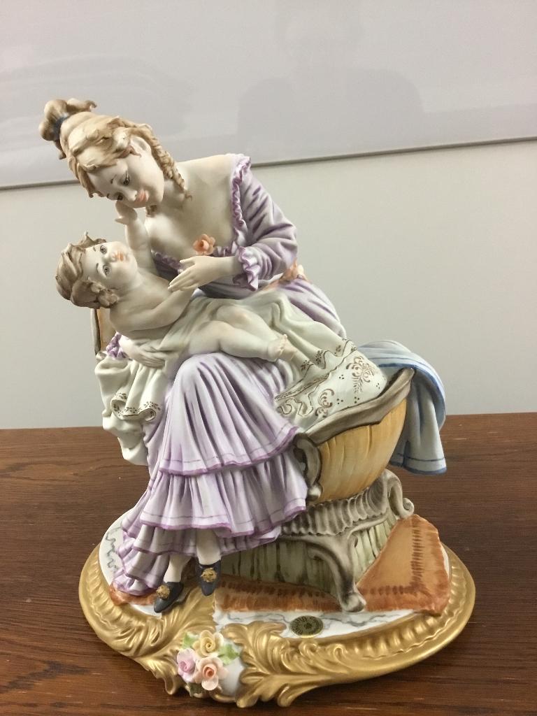 Beeld Viertasca Capodimonte, Ophalen