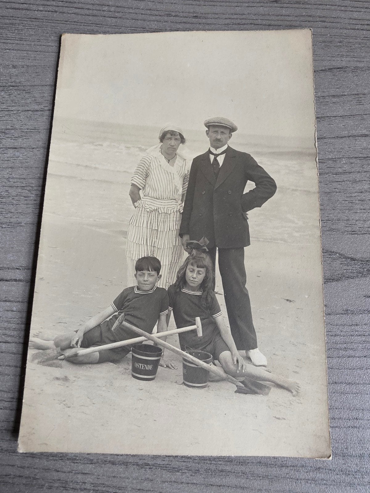 carte postale ancienne Ostende sur la plage d'Ostende, Enlèvement ou Envoi