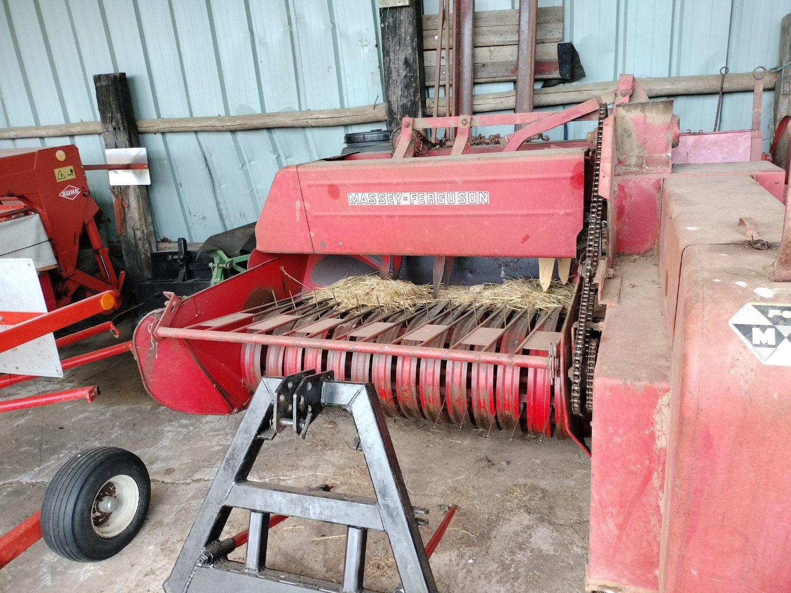 presse Massey Ferguson 24, Zakelijke goederen, Ophalen, Massey Ferguson