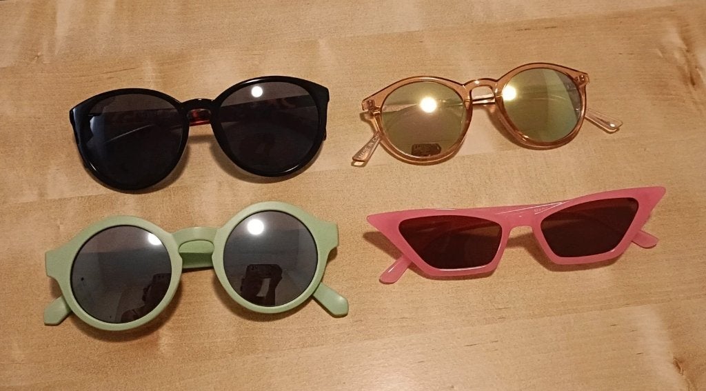 Lot de 4 paires de lunettes de soleil, Autres marques, Enlèvement ou Envoi, Autres couleurs, Comme neuf