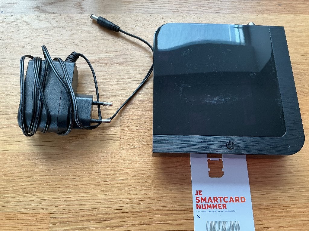 Complete TV Vlaanderen HD Set (DeceMZ-102 Schotel), Audio, Tv en Foto, Schotelantennes, Ophalen, Gebruikt, (Schotel)antenne, Overige merken