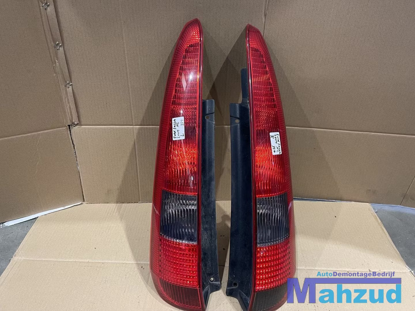 FORD FUSION Links linker achterlicht 2002-2012, Info@ford.com, Ford Motor Company, American Road 1
48126  Dearborn, Ford