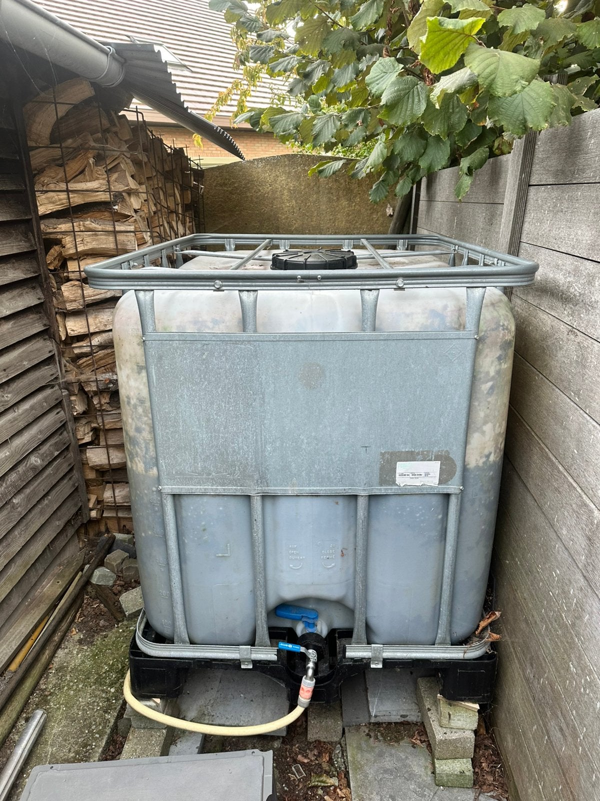 Baril de pluie, 1000 L, 150 litres ou plus, Enlèvement, Utilisé, Avec robinet