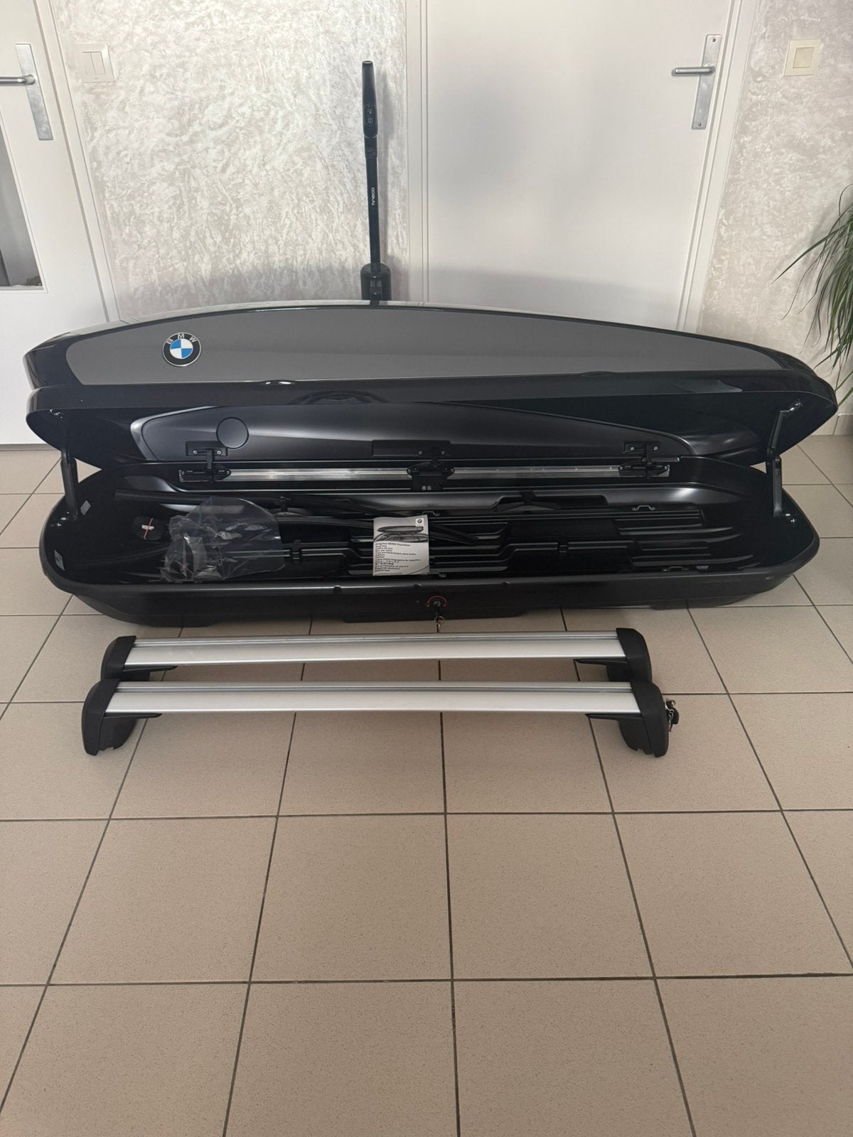 Coffre et barre de toit BMW neuf jamais utilisé, Autos : Divers, Coffres de toit, Enlèvement, Comme neuf