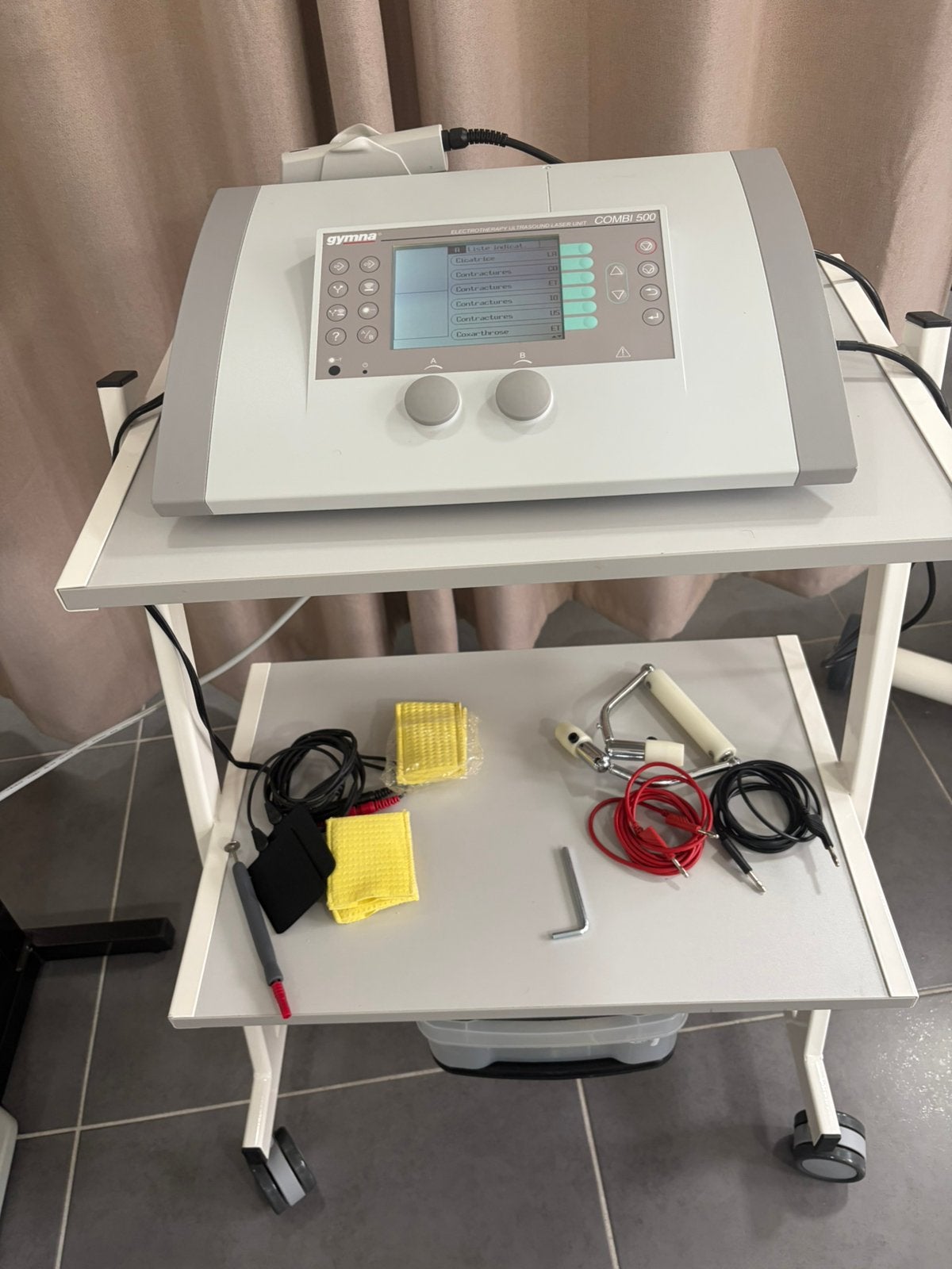 Apparei Electrotherapie  gymna combi 500, Maison & Meubles, Armoires | Meubles ordinateur, Enlèvement, Utilisé