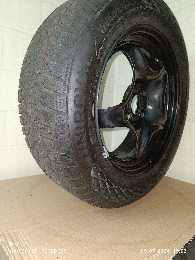 Set velgen met winterbanden en bouten en sierdeksels  2024, Auto-onderdelen, Banden en Velgen, Ophalen, Gebruikt, Velg(en), 16 inch