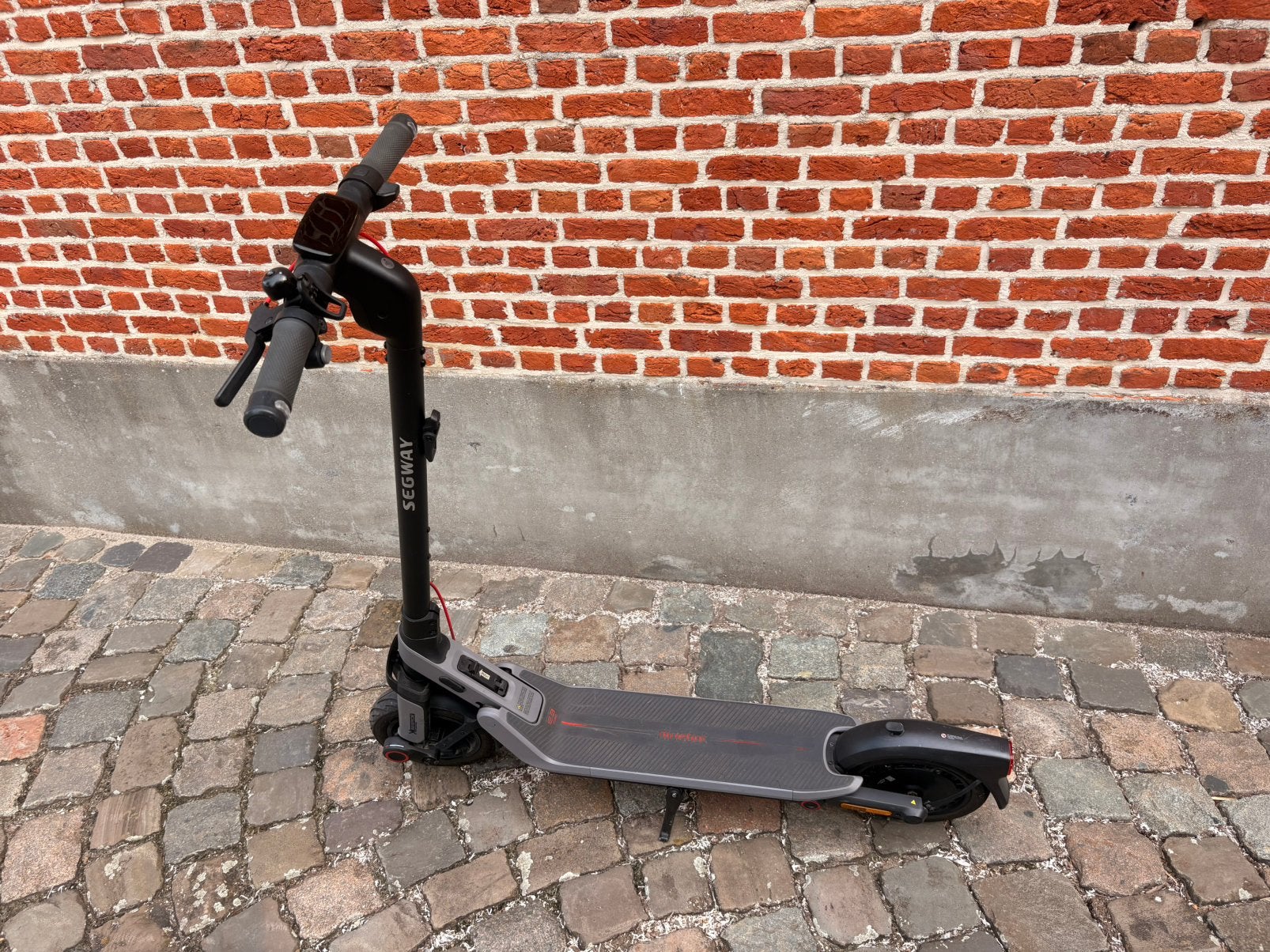 SEGWAY-Ninebot E3 PRO, Fietsen en Brommers, Ophalen, Zo goed als nieuw, Elektrische step (E-scooter)