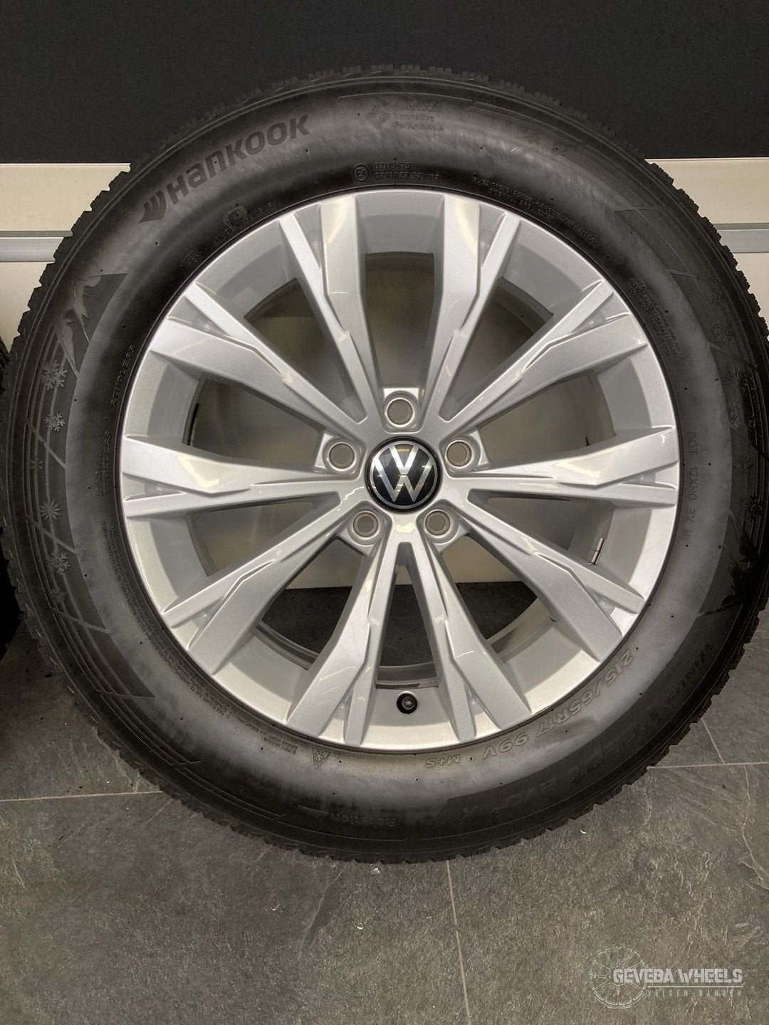 17” originele Volkswagen Tiguan 5NA velgen + winterbanden, Pneus et Jantes, Véhicule de tourisme, -, 17 pouces