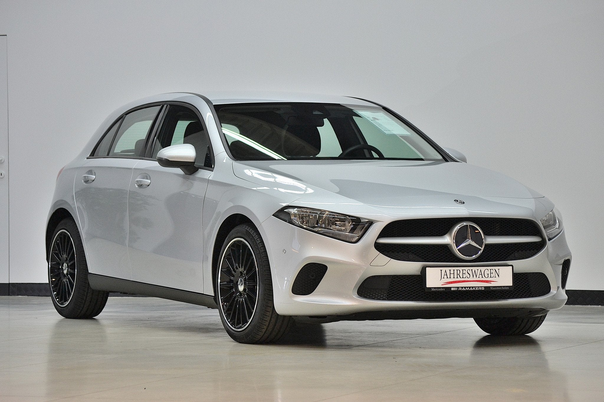 Mercedes-Benz A-Klasse 200 Benzine | Sport-look MBUX Navi La, Autos, Achat, Euro 6, Entreprise, Noir