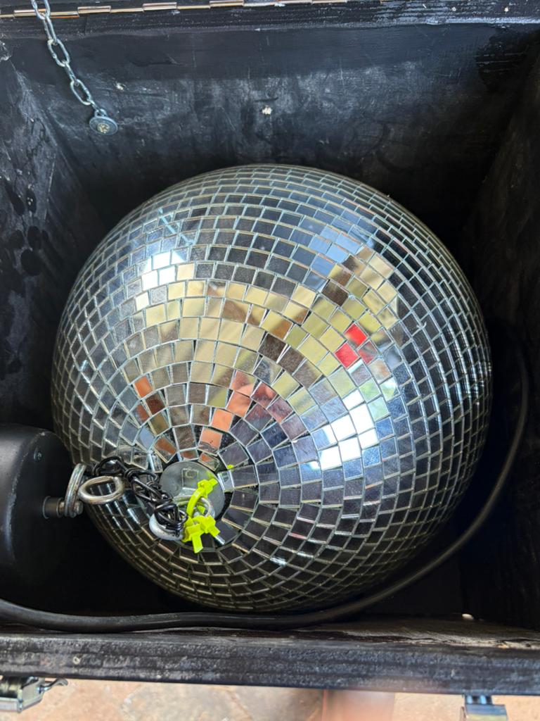 Te koop spiegelbal in flightcase, Muziek en Instrumenten, Ophalen, Zo goed als nieuw