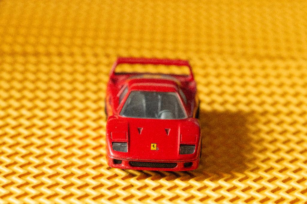 modèle de voiture Ferrari F 40 rouge, Enlèvement ou Envoi, Utilisé