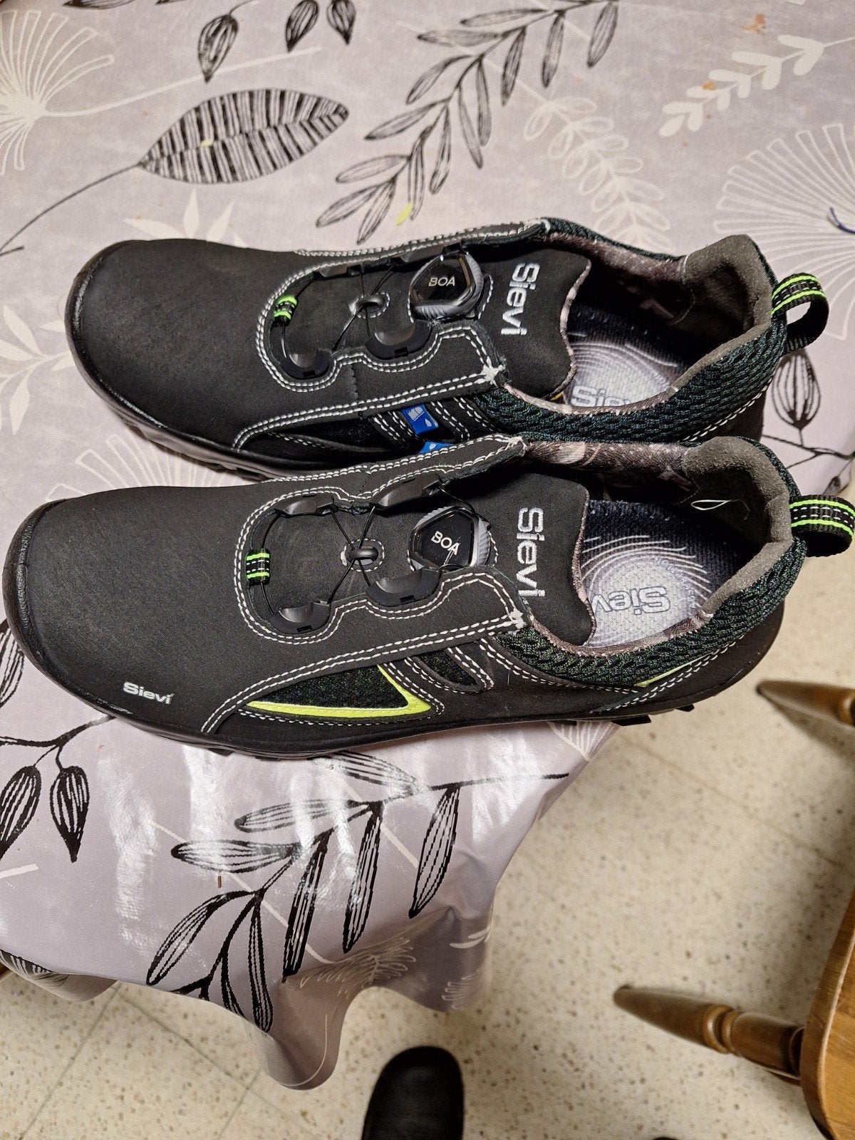 Sievi veiligheidsschoenen, Enlèvement