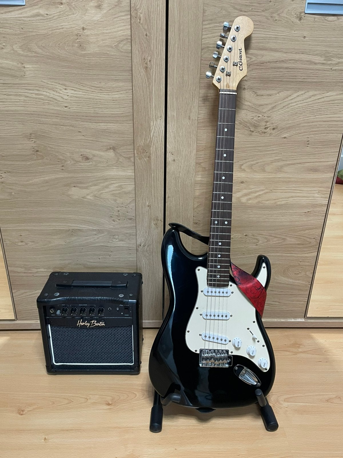 Kit guitare électrique pour débutants, Musique & Instruments, Instruments à corde | Guitares | Électriques, Utilisé, Solid body