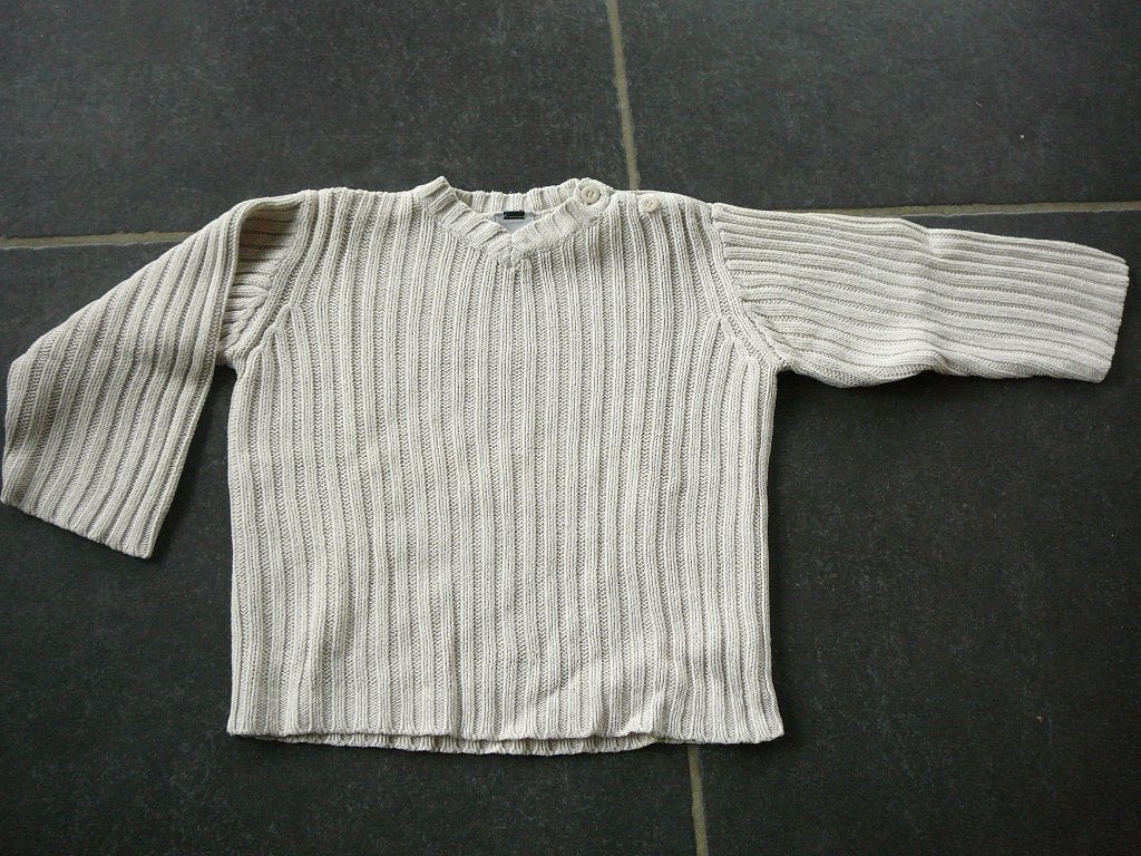 beige trui met 2 knopjes aan de schouder, Kinderen en Baby's, Babykleding | Maat 86, Ophalen of Verzenden, Gebruikt, Jongetje of Meisje
