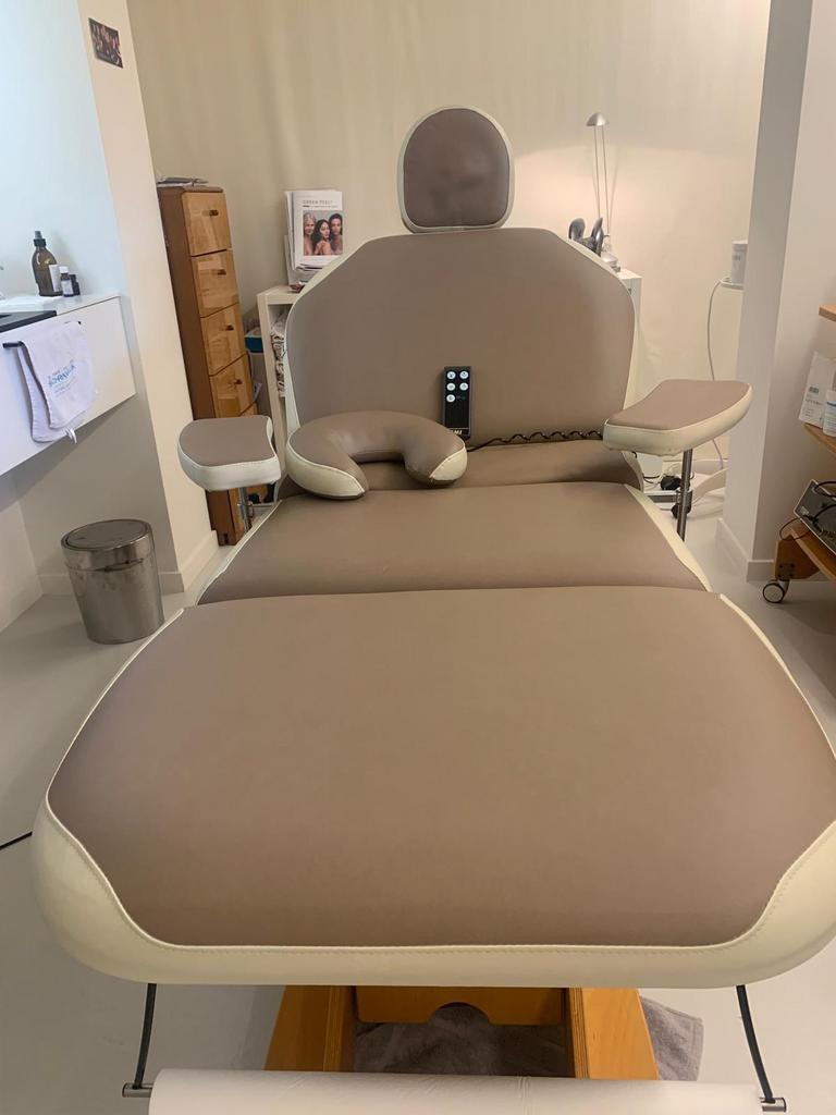 Elektrische massagetafel merk Lemi, Sport en Fitness, Ophalen, Zo goed als nieuw, Massagetafel