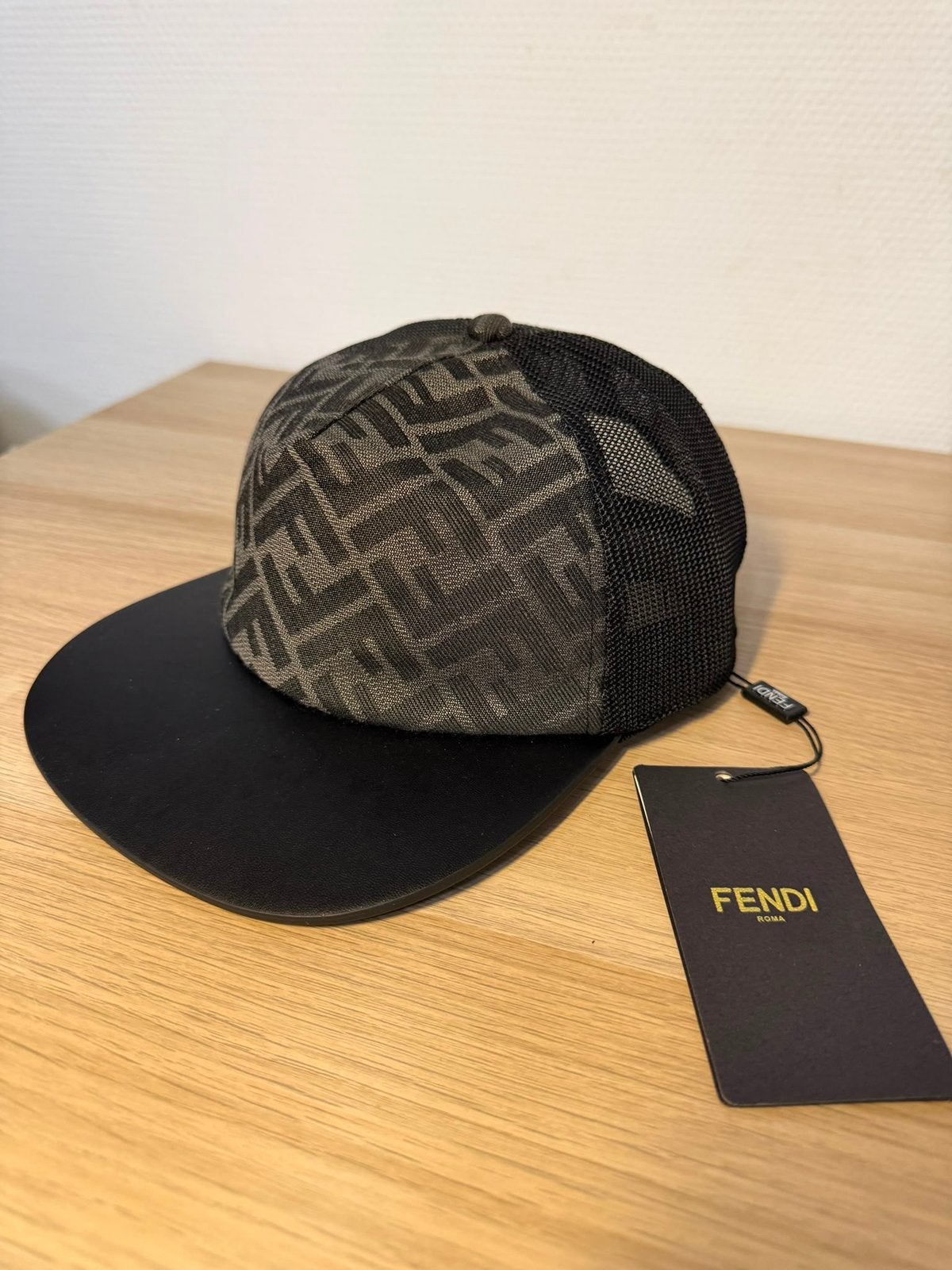 Casquette Fendi 1:1, Enlèvement, Comme neuf, Casquette