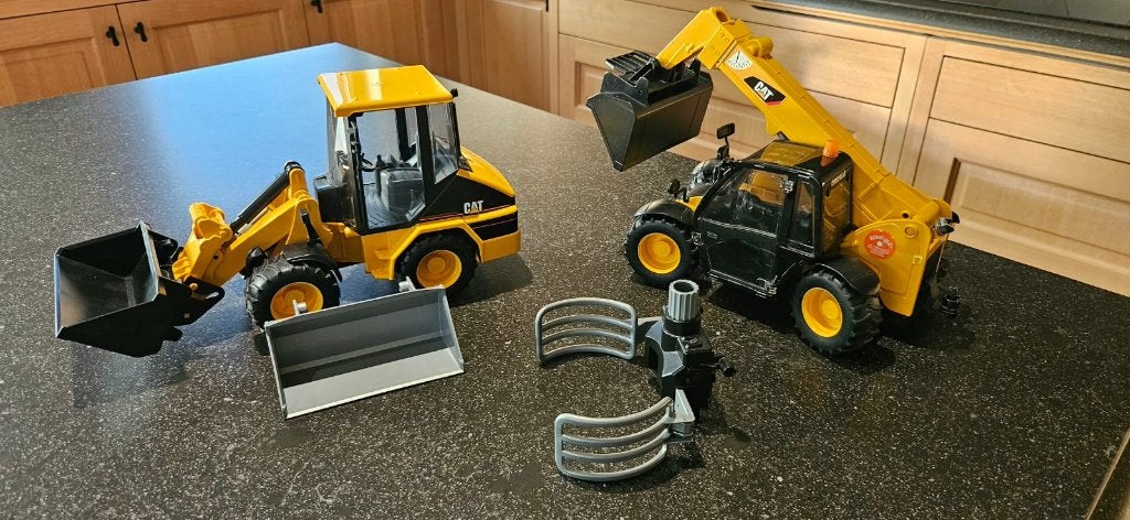 Bruder CAT 2141 verreiker + CAT 2441 bulldozer + extra's, Ophalen of Verzenden, Gebruikt