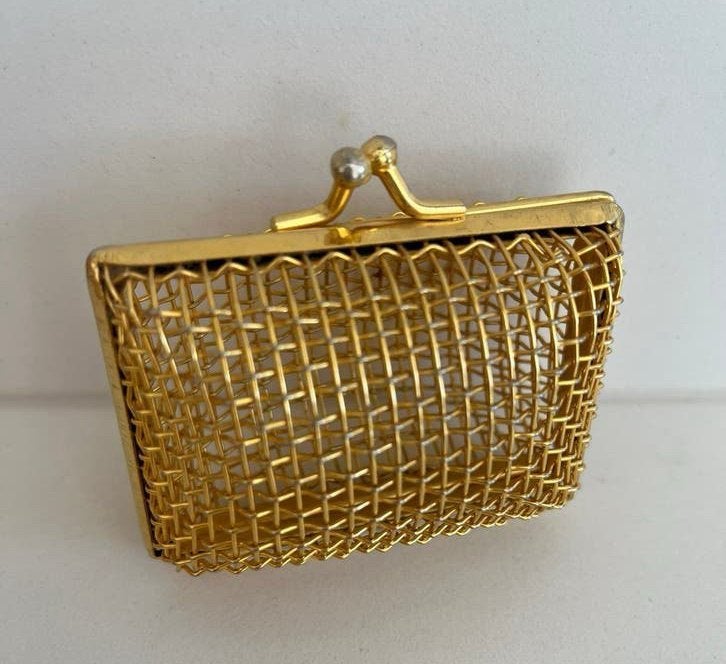 Vintage goudkleurige metalen portemonnee, Bijoux, Sacs & Beauté, Enlèvement ou Envoi, Utilisé, Autres marques, Avec fermeture à pression