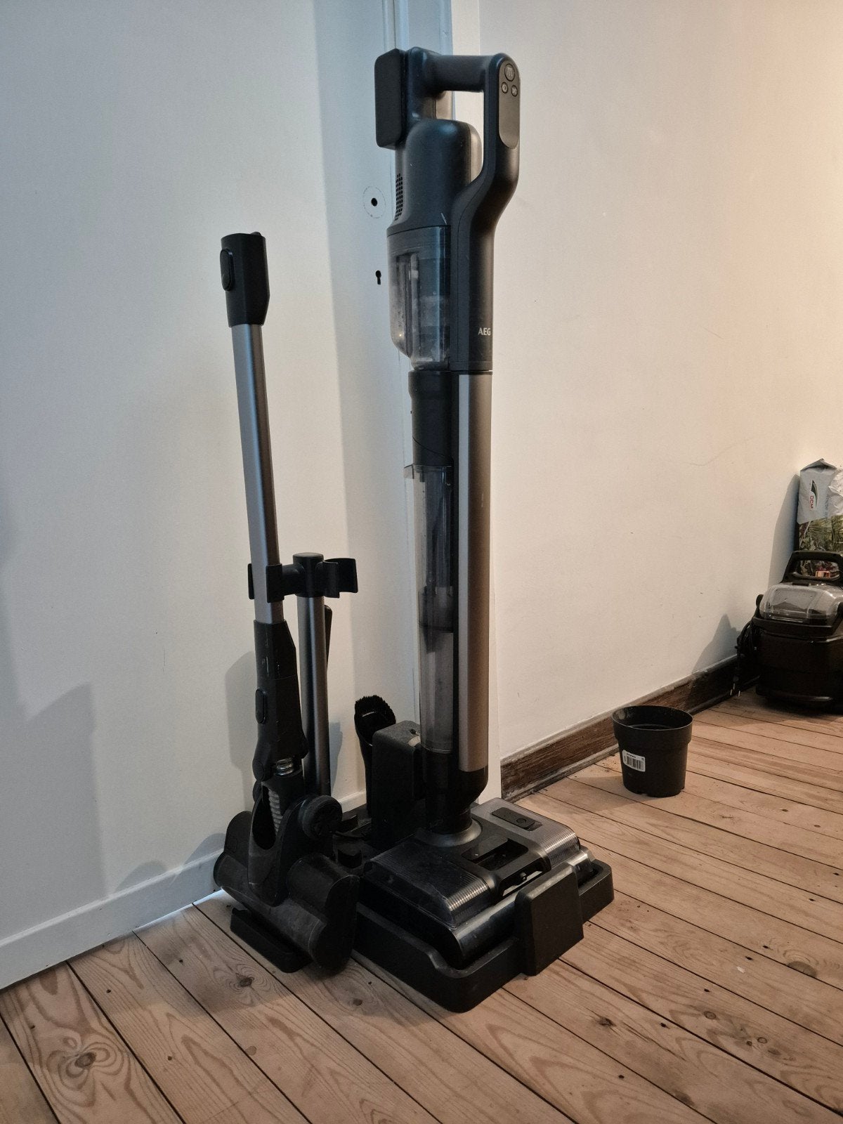 AEG 8000 series Nat en droog steelstofzuiger +extra batterij, Ophalen, Reservoir, Steelstofzuiger, AEG