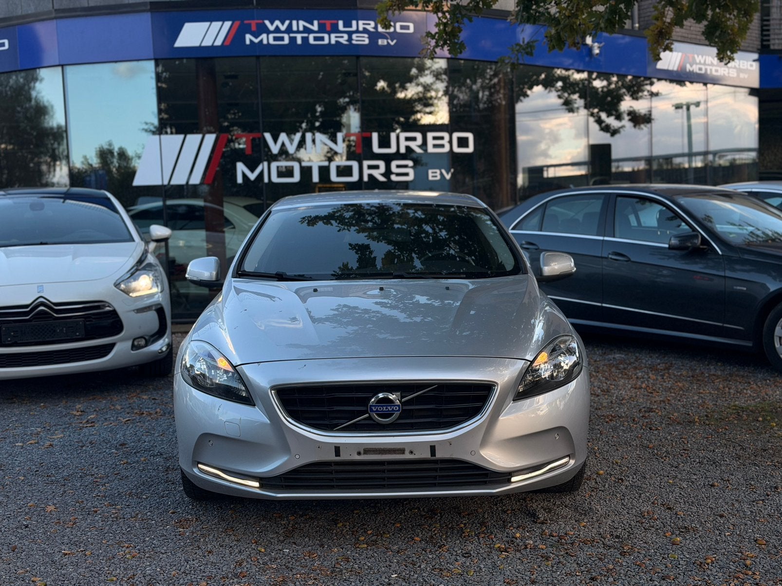Volvo V40 2016 Parfait état Meilleur prix ! Garantie d'un an, Autos, 90 kW, Argent ou Gris, Achat, Euro 6
