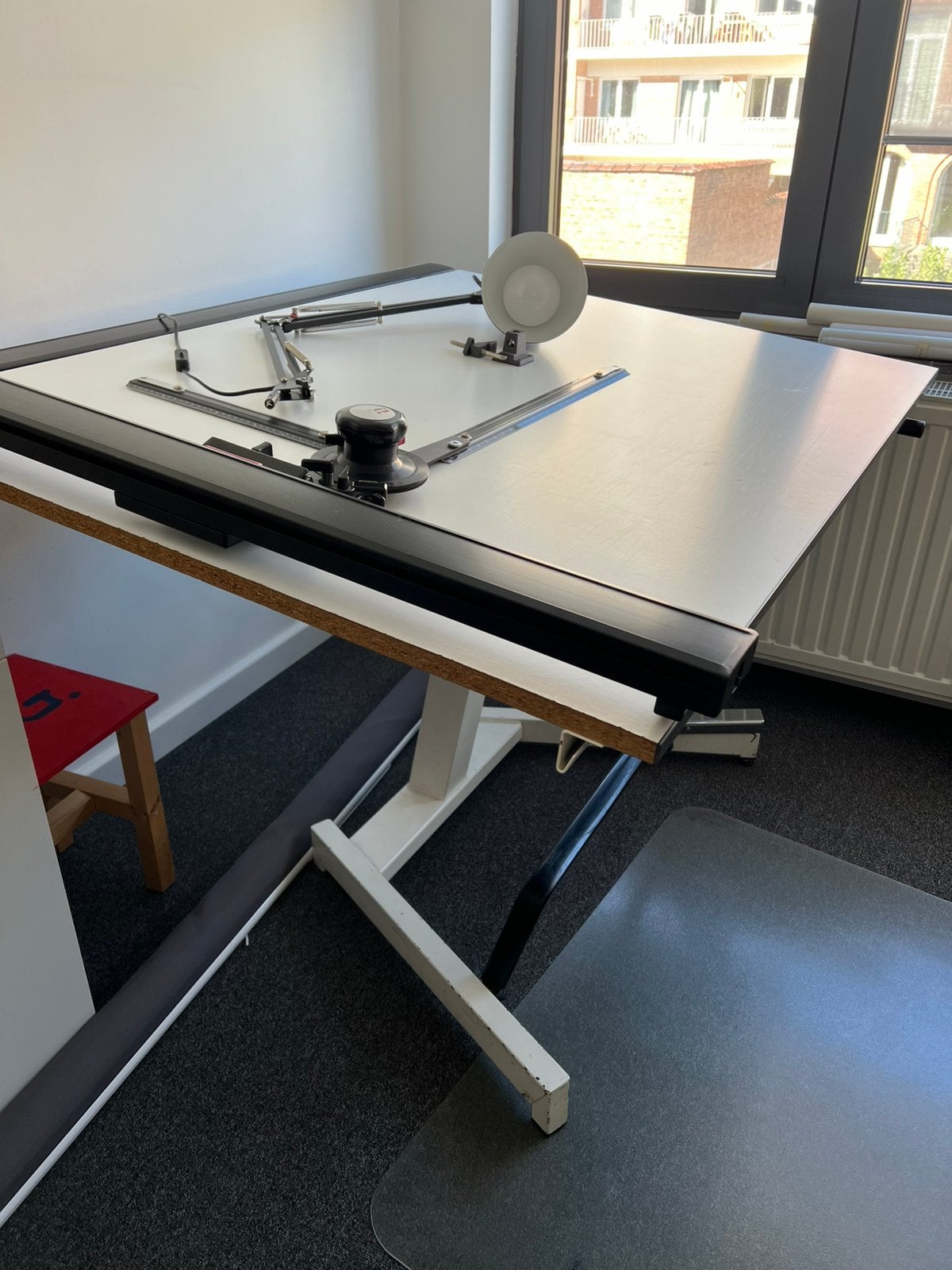 Table à dessin architecture, Enlèvement, Utilisé, 130 à 150 cm, Éclairage