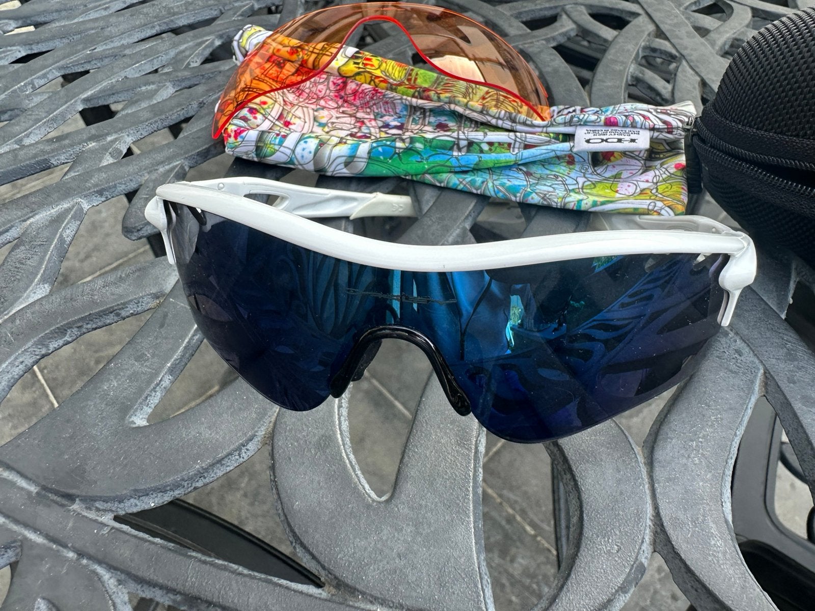 Lunettes oakley blanches, Bijoux, Sacs & Beauté, Enlèvement, Utilisé, Lunettes, Oakley