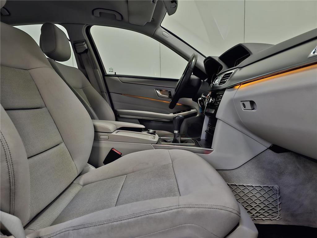 Mercedes-Benz E 200 CDI Berline - GPS - Airco - Bluetooth-, Auto's, Mercedes-Benz, Beige, 4 cilinders, Particulier, Electronic Stability Program (ESP)