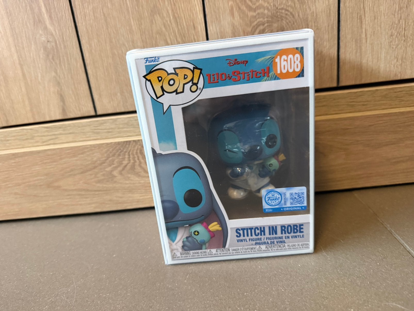 Funko Pop Stitch In Robe #1608 + Glow Protector, Collections, Jouets miniatures, Comme neuf, Enlèvement ou Envoi