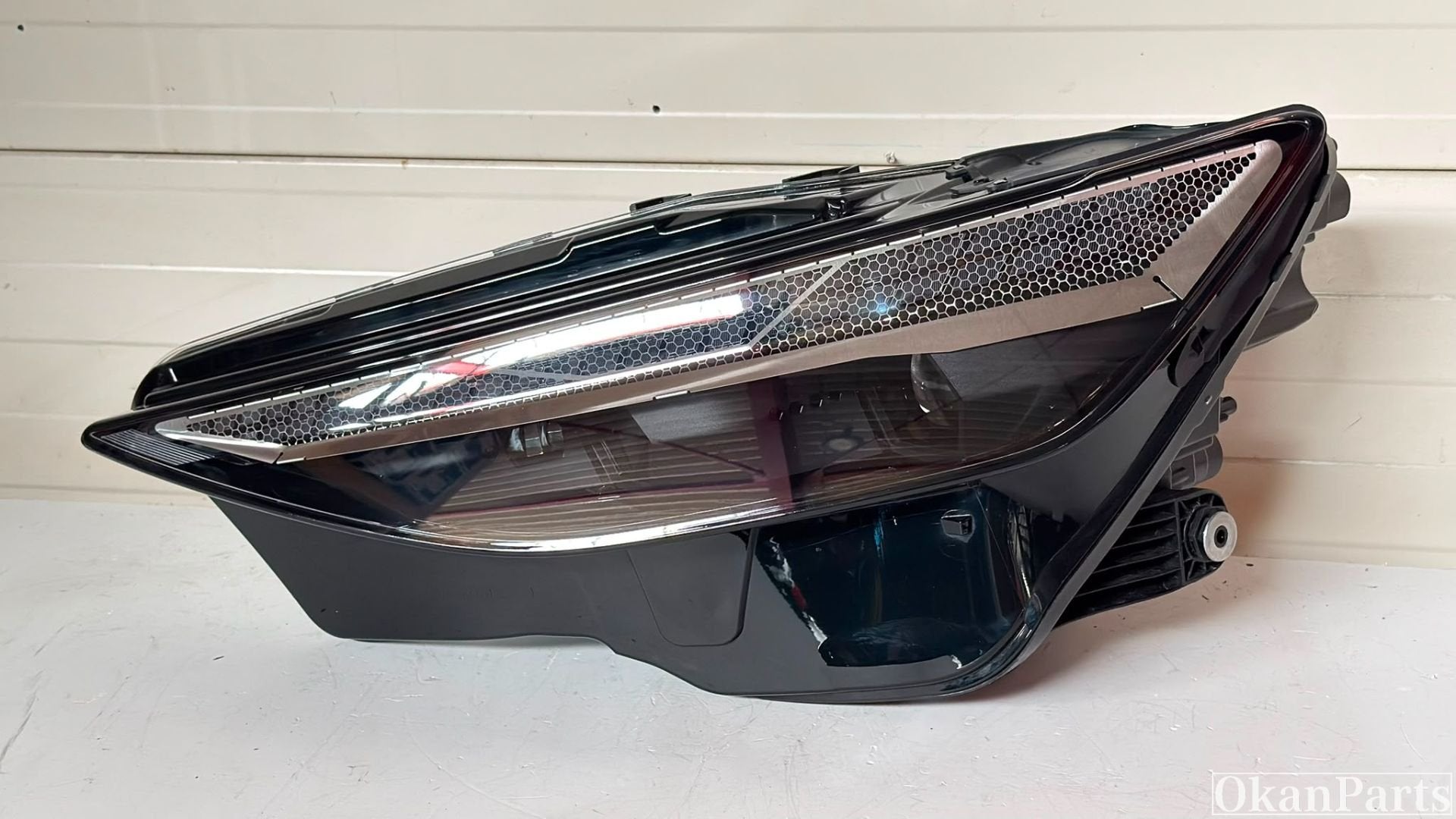 Audi A6 C9 4P LED linker koplamp links 4P0941003, Gebruikt, AUDI AG, Auto-Union-Strasse 1
85045  Ingolstadt, DE, Audi