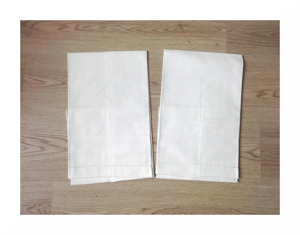 2 serviettes de toilette vintage blanches 60x100 cm en coton, Maison & Meubles, Enlèvement, Neuf, Blanc, Serviette