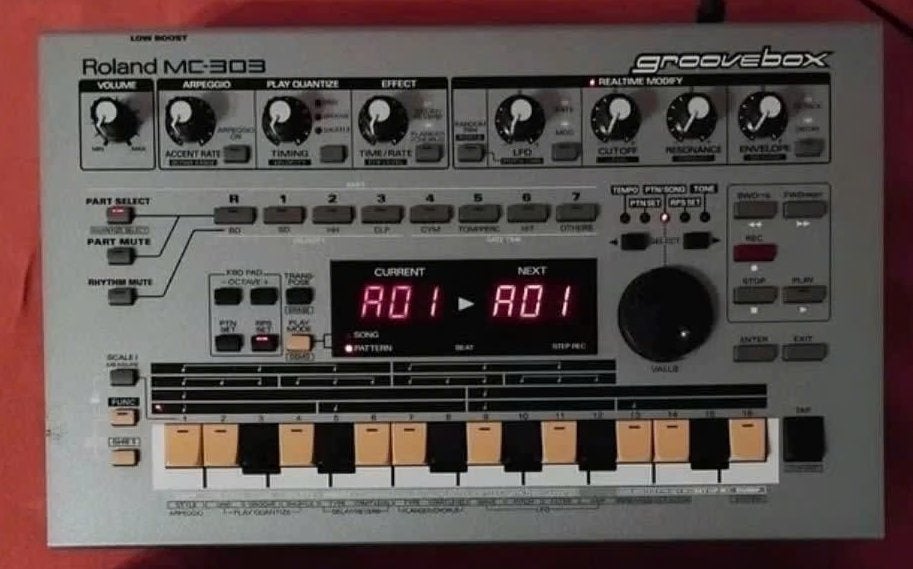 Roland MC 303, Enlèvement ou Envoi, Utilisé, Roland